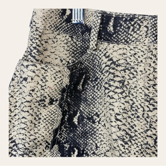 0789. LE LIS SNAKESKIN PRINT MINI DENIM SKIRT SIZE SMALL NWT - Picture 4 of 7